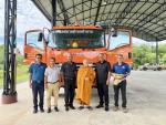 ร่วมนิมนต์พระสงฆ์ทำพิธีเจิมรถเพื่อเสริมสิริมงคล